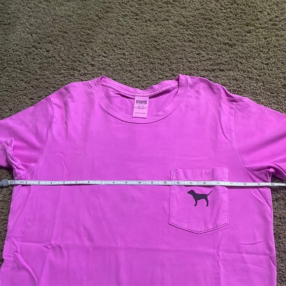 Ladies Pink Victoria Secret short sleeve pocket t-shirt with dog on back Sz XS - Picture 8 of 9